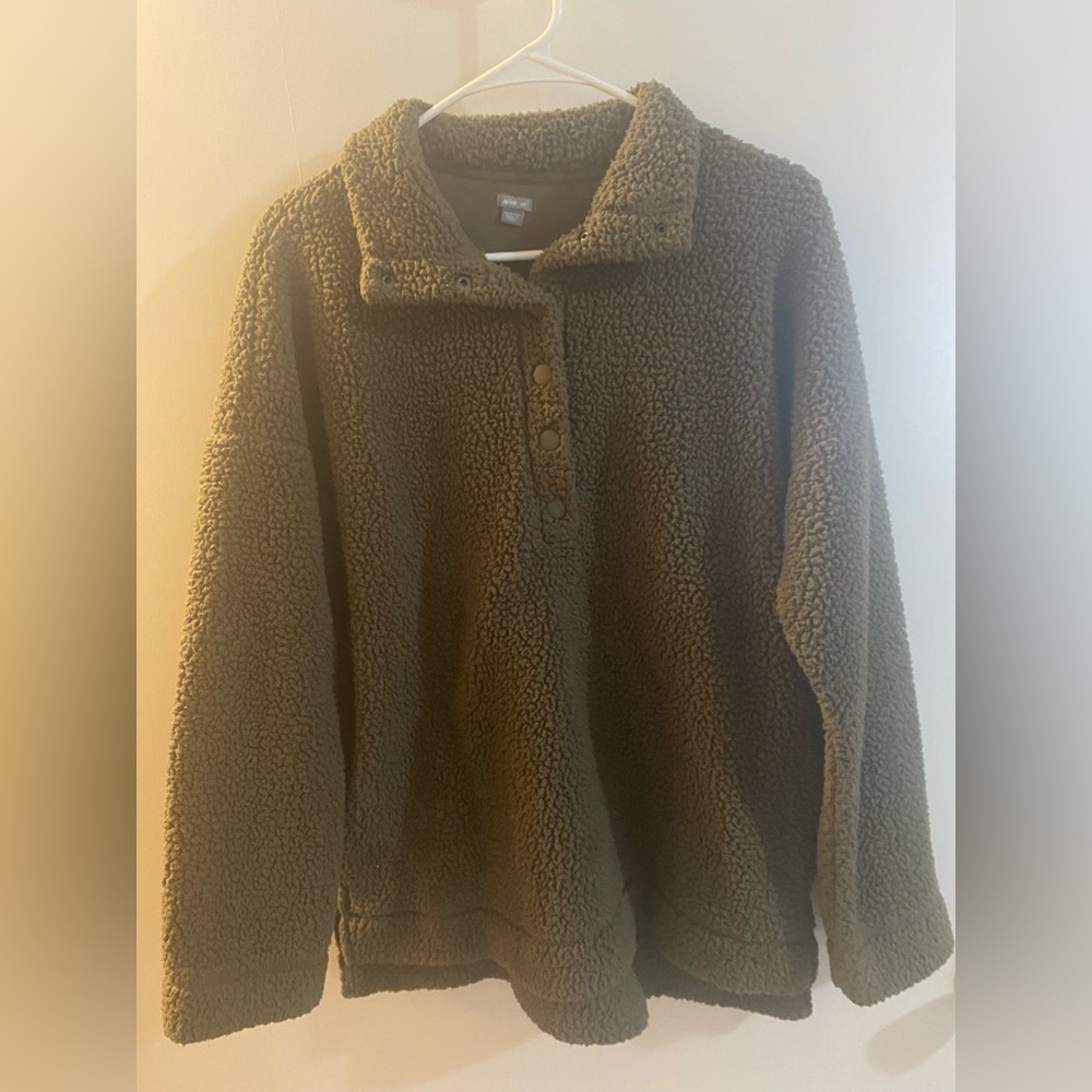 Army green American eagle fleece pullover, barely worn